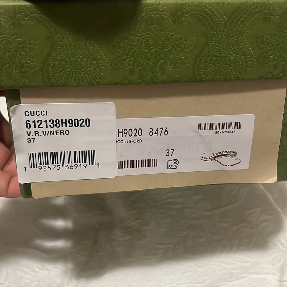 Gucci thong sandals size 37 - Picture 2 of 4